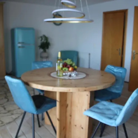 Bettina 2nd Floor * Afión