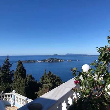 Bettina 2nd Floor * Afión